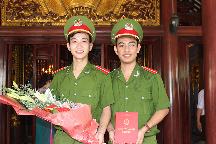 Vẻ đẹp rạng ngời của nữ sinh Cảnh sát trong lễ tốt nghiệp