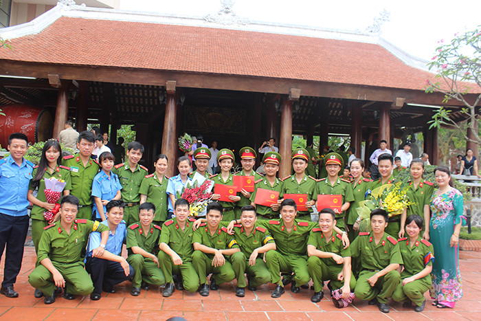 Vẻ đẹp rạng ngời của nữ sinh Cảnh sát trong lễ tốt nghiệp