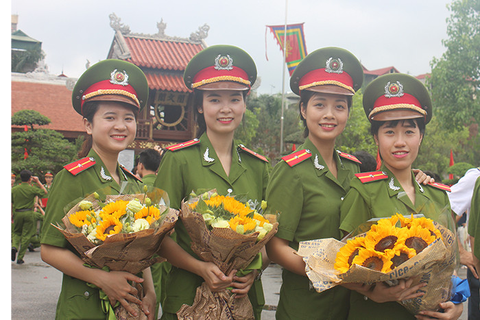 Vẻ đẹp rạng ngời của nữ sinh Cảnh sát trong lễ tốt nghiệp
