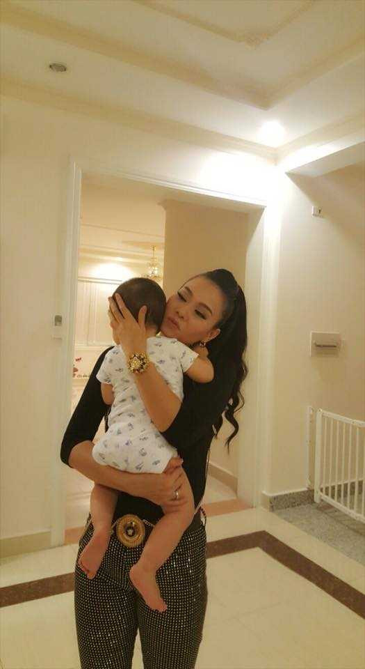 Vì đâu sao Việt kiên quyết giấu nhẹm con mình?