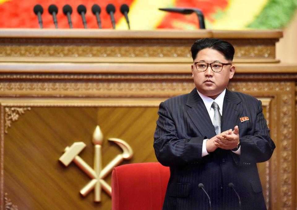 Phong cách ăn mặc hoàn toàn mới khiến nhiều người cho rằng ông Kim Jong-un muốn bắt chước ông nội mình là Kim Il-sung