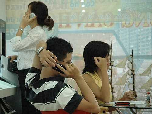 Nguyên nhân của việc hàng loạt thuê bao MobiFone không gọi điện, nhắn tin được là do MobiFone nâng cấp hệ thống tổng đài để nâng cao chất lượng dịch vụ, phục vụ khách hàng trong dịp Lễ 30/04, 01/05 sắp tới.