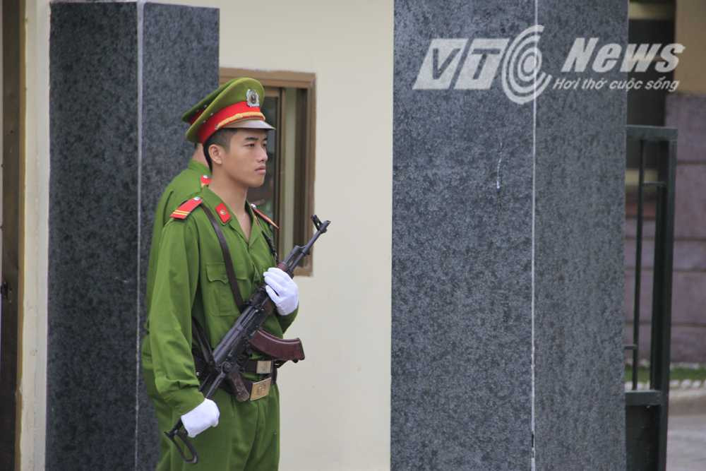 Video: Bầu cử tại nơi an ninh được thắt chặt nhất Hà Nội