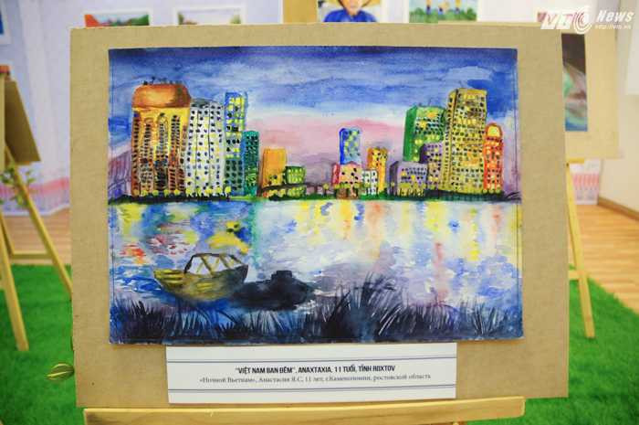 Ngoài phong cảnh làng quê, nhiều thành phố hiện đai cũng xuất hiện trong các bức tranh - Ảnh: Tùng Đinh