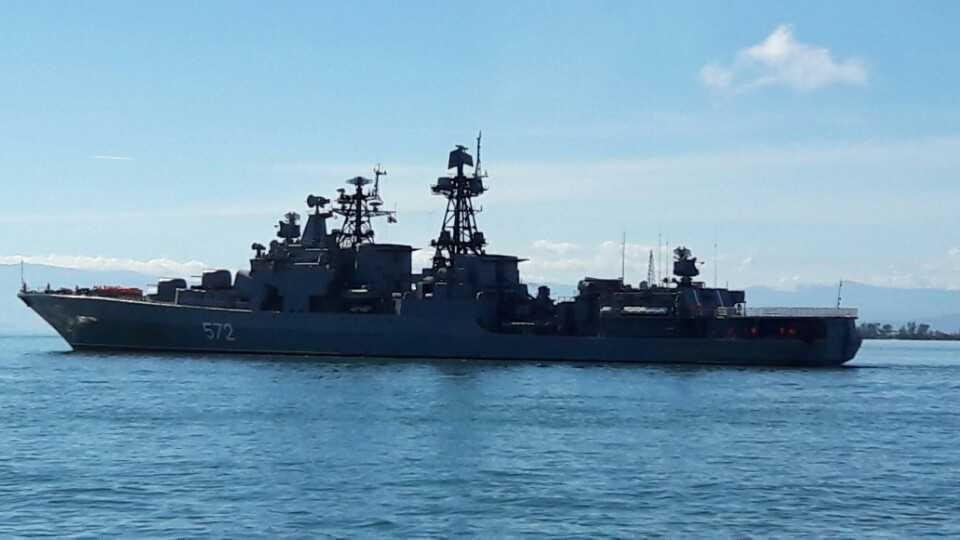 Tàu Nga tham gia diễn tập