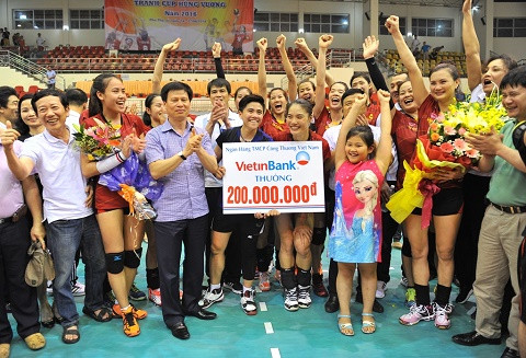 - Ban Lãnh đạo VietinBank thưởng 200 triệu đồng động viên toàn đội bóng chuyền.