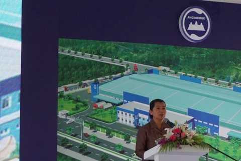 Bà Men Sam On – Phó Thủ Tướng chính phủ Campuchia phát biểu tại buổi lễ Bà Men Sam On – Phó Thủ Tướng chính phủ Campuchia phát biểu tại buổi lễ