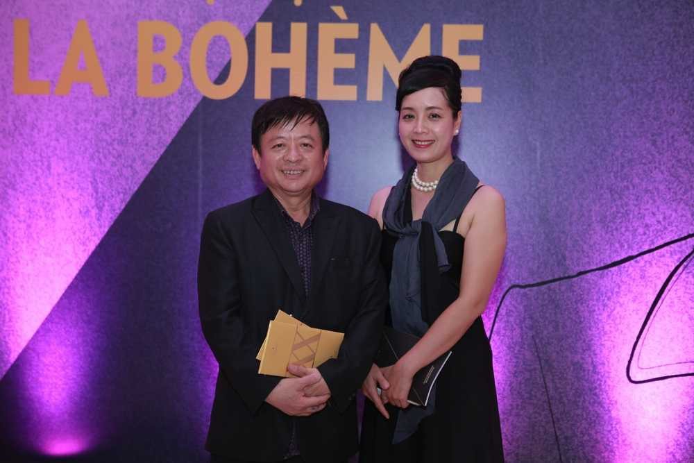 Vợ chồng nghệ sĩ Đỗ Hồng Quân và Chiều Xuân có mặt từ rất sớm để xem vở nhạc kịch