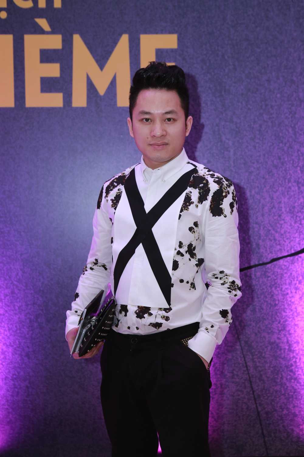 Nam ca sĩ Tùng Dương cũng góp mặt trong đêm diễn