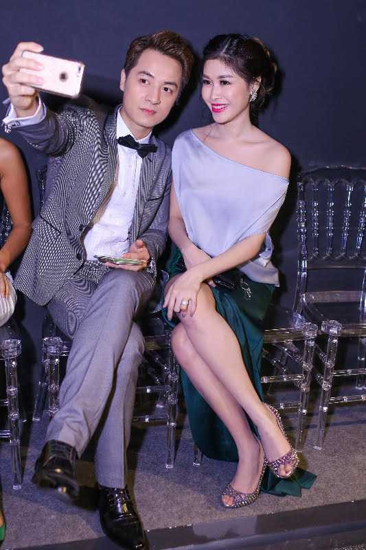 Hai vợ chồng tình tứ như lúc mới yêu