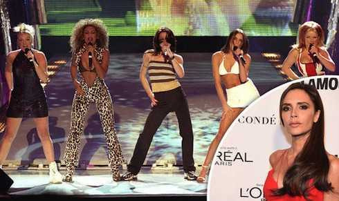 Victoria Beckham tiết lộ mic của cô thường xuyên bị tắt tiếng khi biểu diễn.