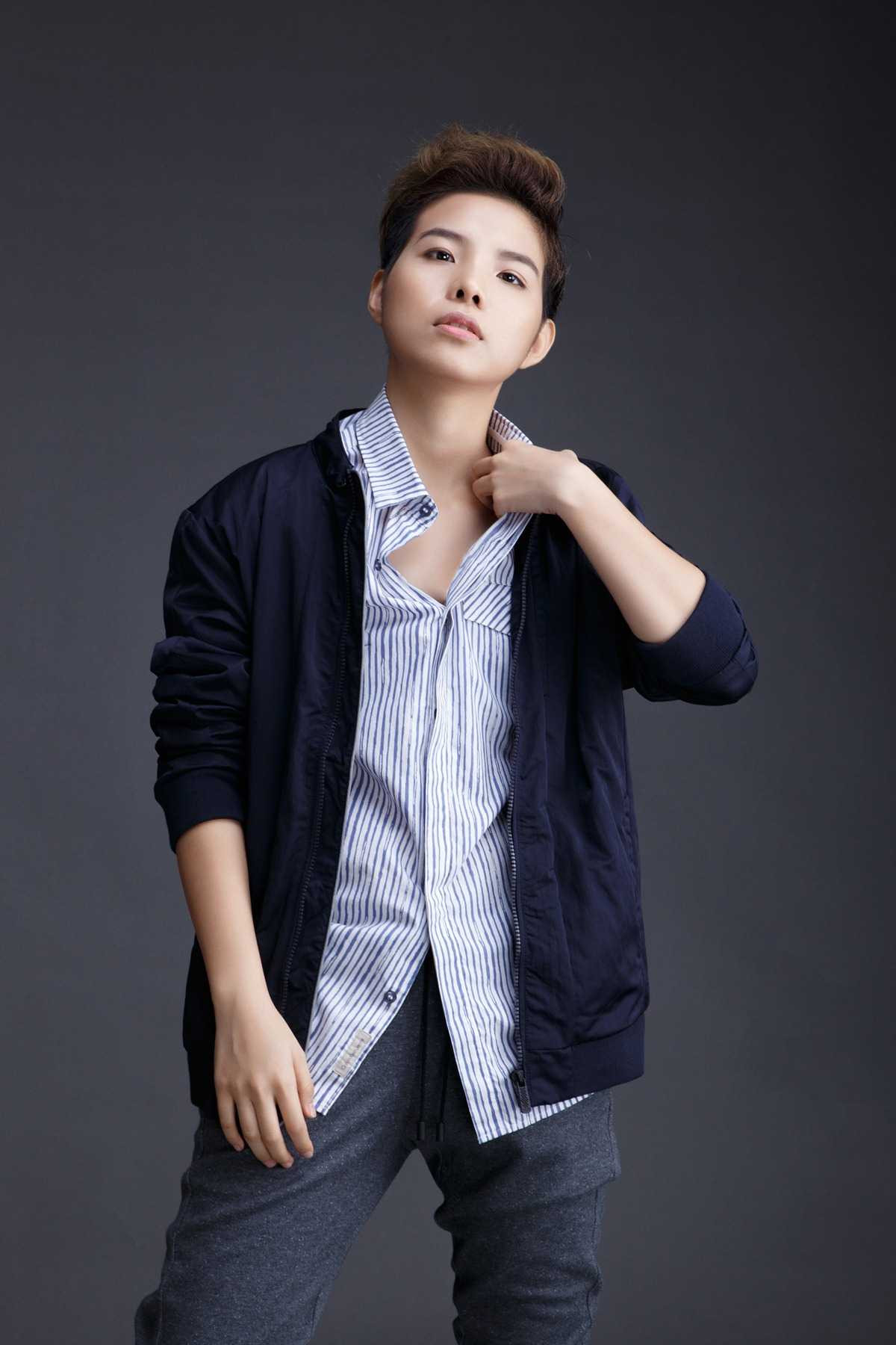 Vũ Cát Tường đẹp lãng tử, khoe sáng tác mới