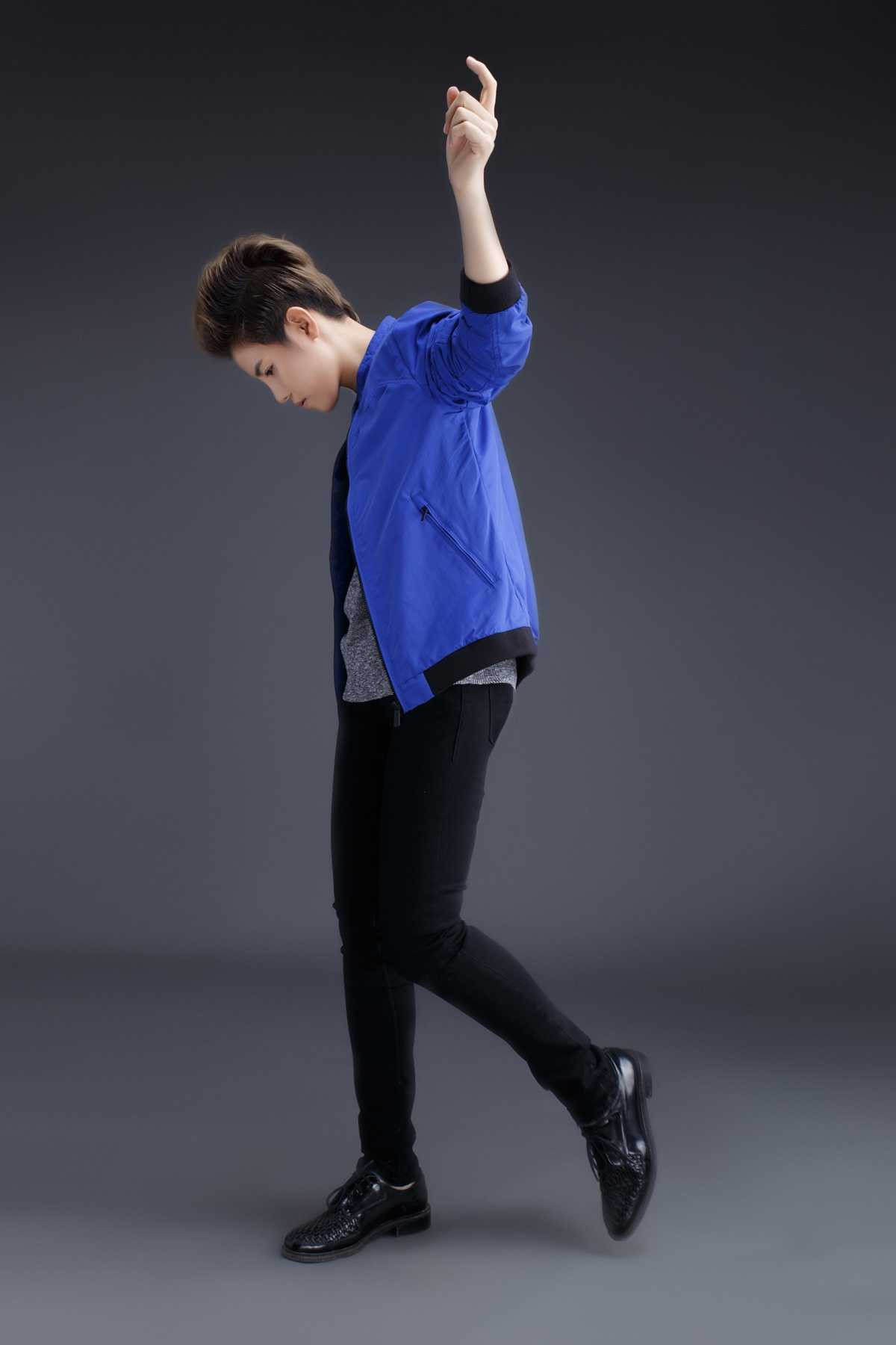 Vũ Cát Tường đẹp lãng tử, khoe sáng tác mới