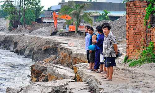 Bờ kè tiền tỷ vừa nghiệm thu đã đổ sập.