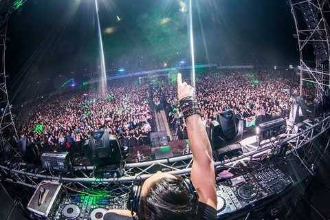 Sự kiện Lễ hội âm nhạc VEW với sự tham gia của của những DJ hàng đầu thế giới vừa diễn ra tại Ecopark đã thu hút 15000 khán giả tham dự Sự kiện Lễ hội âm nhạc VEW với sự tham gia của của những DJ hàng đầu thế giới vừa diễn ra tại Ecopark đã thu hút 15000 khán giả tham dự