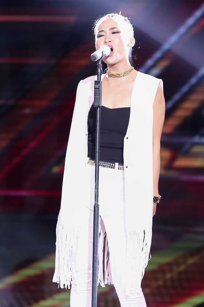 X-Factor: Hot girl 'chân dài như Hà Hồ, hát hay như Mỹ Tâm' gây sốt