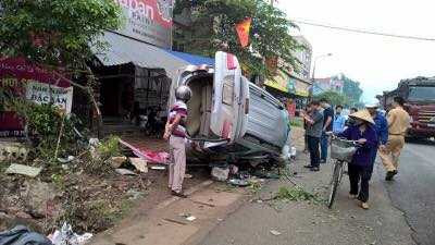 Cơ quan chức năng tiến hành khám nghiệm hiên trường