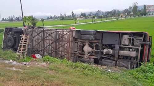 Công an huyện Nghi Lộc đang có mặt tại hiện trường để giải quyết vụ việc.