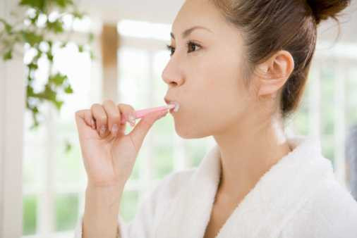 Nên đánh răng ít nhất 2 lần một ngày và không quá 3 lần. 