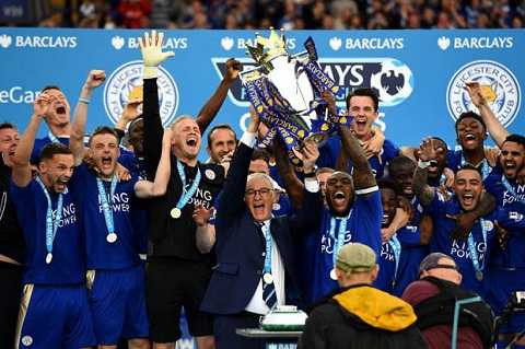 Leicester City đã lên ngôi vô địch Premier League vào thứ Bảy với chiến thắng 3-1 đầy ấn tượng trước Everton. Ảnh Dailystar