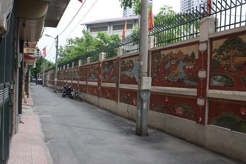 Chỉ 200 mét nhưng con đường tranh gốm đã thay đổi bộ mặt của cả khu phố.