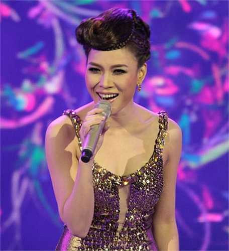 Mỹ Tâm với kiểu quấn tóc được ví như... gà mái đẻ trứng.