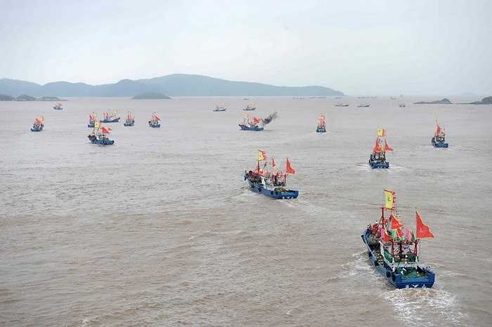 Đội tàu cá Trung Quốc tiến ra biển