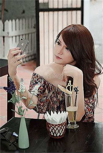 Sau nhiều nghi vấn của khán giả, Hương Giang đã chính thức thừa nhận mình là người chuyển giới. Ngay chính bản thân Hương Giang cũng rất muốn công khai việc này theo một cách nhẹ nhàng và êm đẹp nhất. 