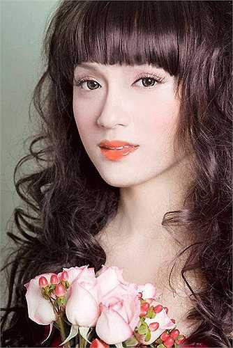 Cô khẳng định rằng quyết định chuyển đổi giới tính không phải vì chuyện yêu đương mà vì muốn làm nghệ thuật và muốn xuất hiện trên sân khấu với hình ảnh như hiện tại.