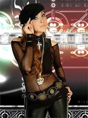 Cát Tuyền đã lựa chọn sống thực với giới tính của mình. Chị đã phải chịu nhiều đau khổ trong tình yêu vì sự kém may mắn của mình. Khi người yêu thứ 2 của cô lấy vợ, Cát Tuyền quyết tâm sang Thái Lan để tìm lại chính mình.