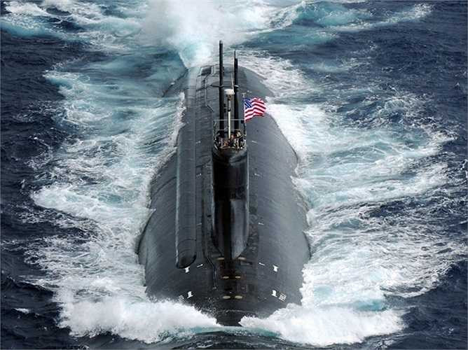 Tàu ngầm USS Connecticut, chiếc thứ 2 của lớp Seawolf, dài 107m và trọng lượng khi đủ tải là 9.137 tấn