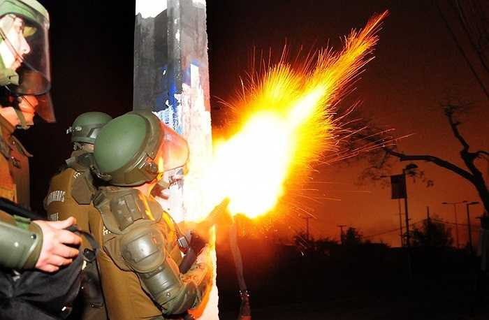 Cánh sát đụng độ người biểu tình trên đường phố Santiago ở Chile sau lễ kỷ niệm 39 năm ngày mất của Tổng thống Salvador Allende