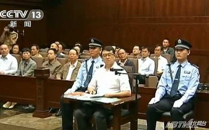 Vương Lập Quân trước vành móng ngựa hôm 18/9