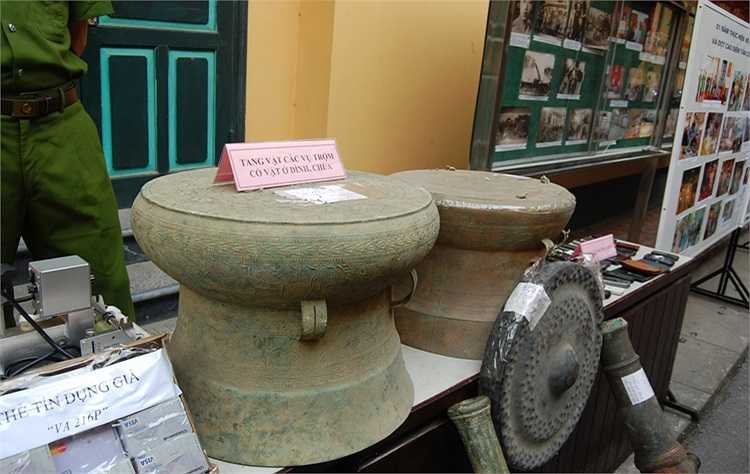 Đồ cổ bị trộm bị bắt giữ.