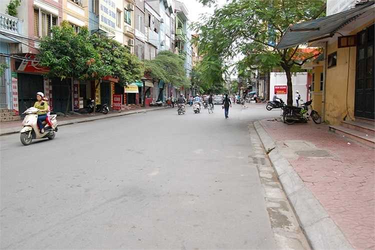 Hà Nội 'thức dậy' muộn hơn vì lạnh...