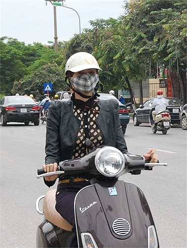 Hầu hết, người dân đều mặc áo khoác khi ra đường.