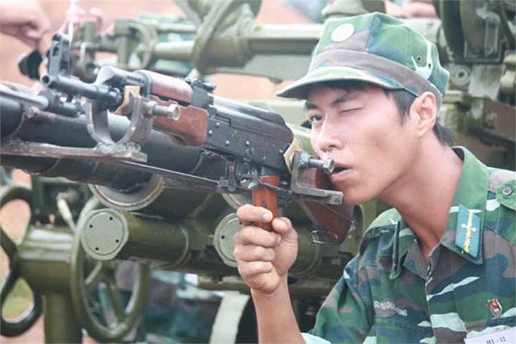 Khẩu đội PPK bắn kẹp nòng vào mục tiêu bia di động; bắn mục tiêu bia xe tăng di động; đang hành quân tạm dừng bắn, bắn trong hành tiến vào mục tiêu bia xe tăng cố định