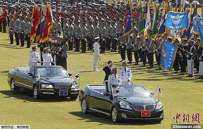 Bộ trưởng Quốc phòng Hàn Quốc cũng thamm gia các hoạt động diễn tập