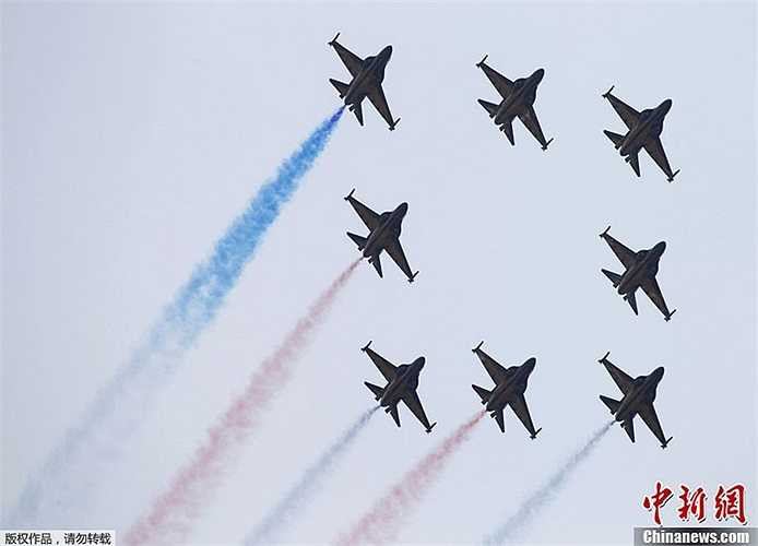 Chiến cơ của quân đội Hàn Quốc bay lượn trên bầu trời