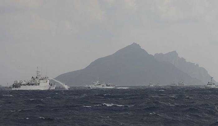 Tàu tuần duyên Nhật và tàu Đài Loan (Trung Quốc) đấu 'vòi rồng' ở đảo tranh chấp sáng 25/9