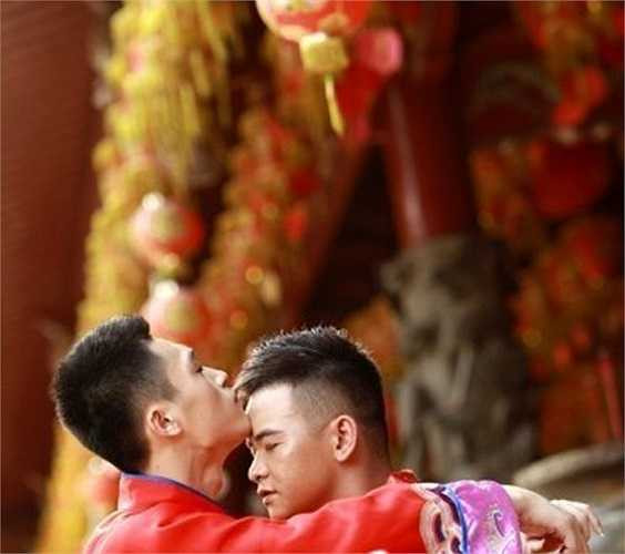 Đó là cặp đôi đồng tính nam đã công khai giới tính thật của mình là Lục Chung 24 tuổi và Lưu Vạn Cường 20 tuổi. 