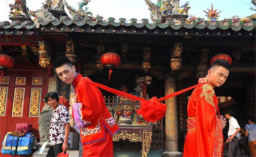 Trong đám cưới của mình, hai người dự định sẽ dùng bức hình họ trong trang phục cưới truyền thống của người Trung Quốc làm ảnh đại diện. 