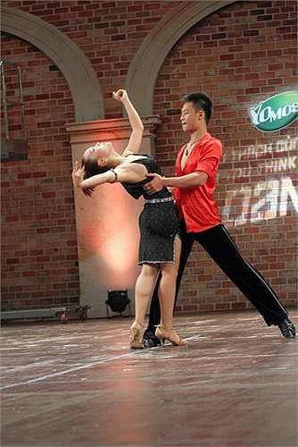 Chu Quỳnh Trang thuộc đội dancesport Hà Nội, biết được gần hết các thể loại. 
