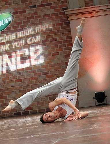 Múa thường được gắn với sự nhẹ nhàng, uyển chuyển và đầy nữ tính nhưng khi Xuân Chiến khiến không ít khán giả nữ phải trầm trồ