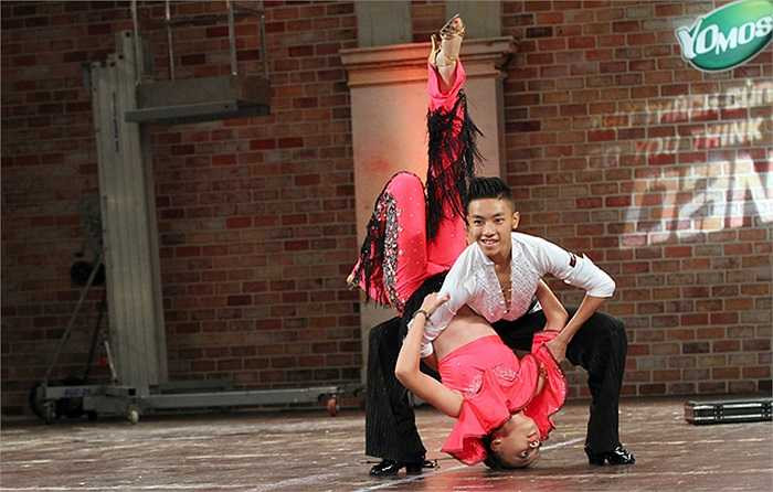 Thí sinh Nguyễn Tuấn Đạt và bạn nhảy đã có phần khiêu vũ ấn tượng