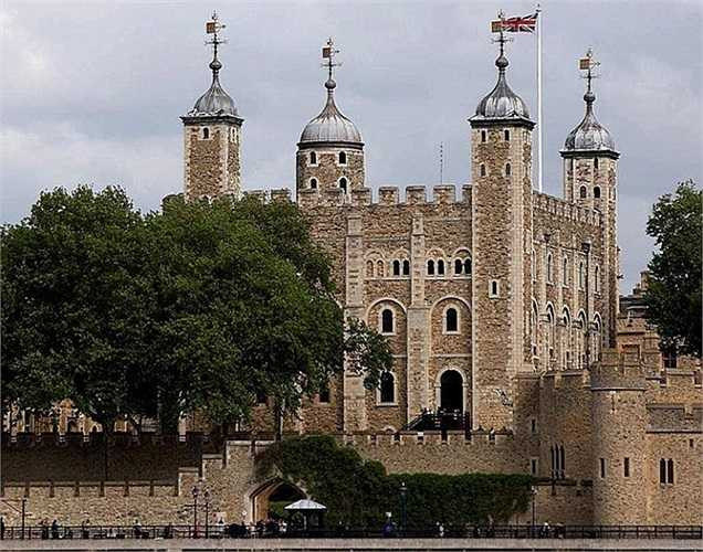 London Tower trị giá 88,585 tỷ USD. Tháp London là một trong những cung điện lộng lẫy nhất nước Anh. Nơi đây từng là nơi ở của Hoàng gia và có thời được sử dụng làm nhà tù. 