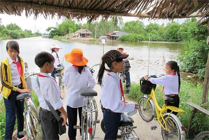 Rồi lại đứng chờ đò