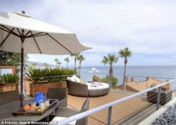 Đáp lại sự ủng hộ này, Kristen đã nói với tờ MTV News: 'Tôi thực sự hạnh phúc vì họ đã có mặt ở đây'.