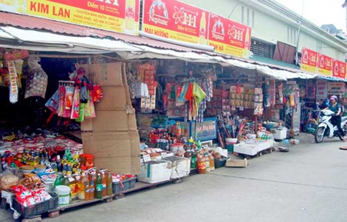 Nhưng khi được hỏi mua số lượng lớn bao nhiêu các chủ cửa hàng ở chợ Giếng Vuông (Lạng Sơn) sẵn sàng cung cấp. (Ảnh: Đặng Tiến)