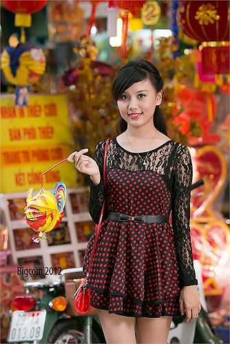Nguyễn Minh Trang có nick name Trang Linzy (SN 1993) hiện đang là sinh viên năm 2 Khoa Kinh tế quản trị kinh doanh - Trường ĐH Phương Đông Hà Nội.